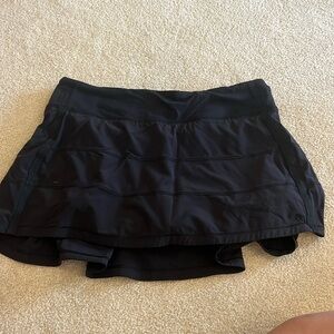 Black lululemon skirt (size 6) perfect condition